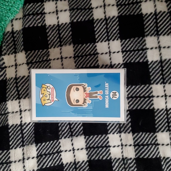 Funko POP! Monica Geller Vinyl Figure - Red, Black, White - Picture 2 of 6